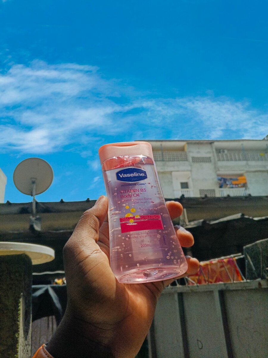 VASELINE VITAMIN B3 BODY OIL