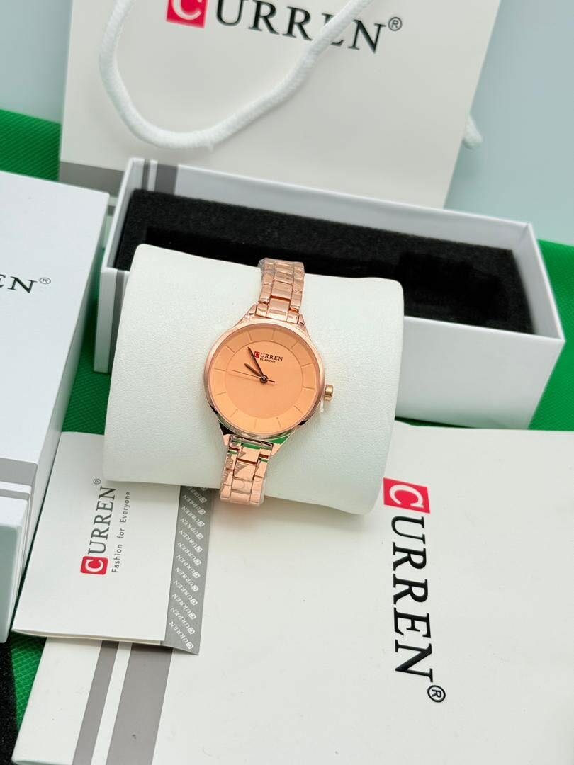 Montre Élegante Dorée Femme