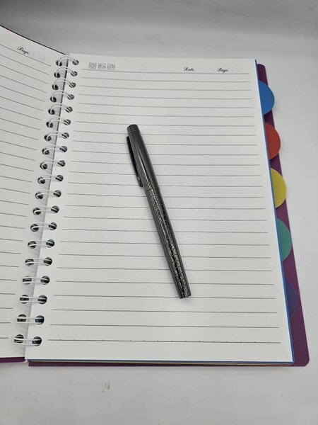 Cahier à onglets colorés