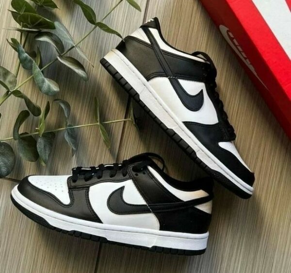 Sneakers noirs et blancs