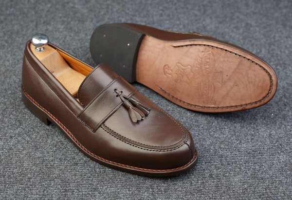 Mocassins en cuir marron avec gland