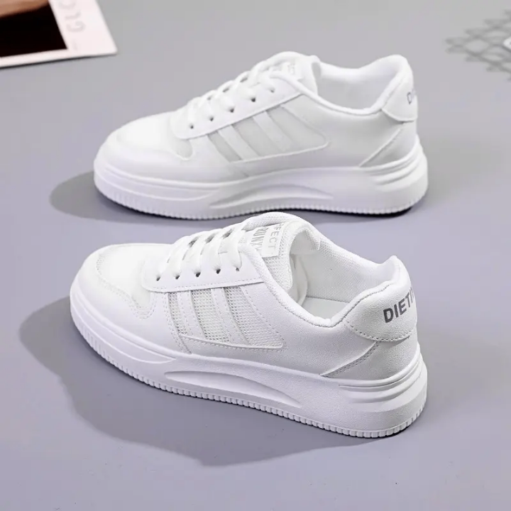 Baskets en cuir blanches modernes