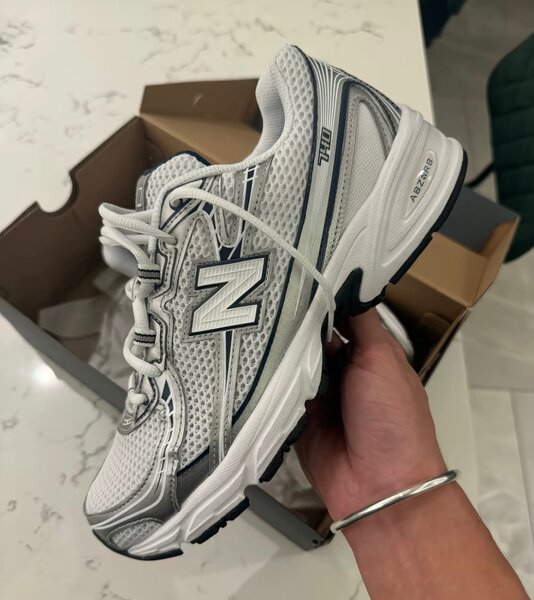 NEW balance 740
