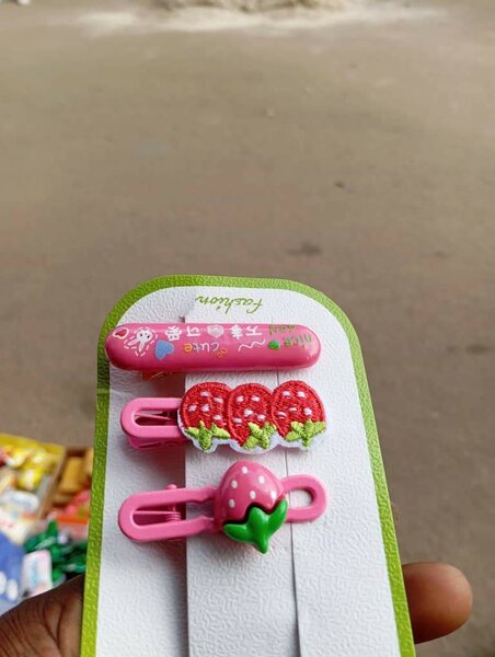 Barrettes pour enfants fraise