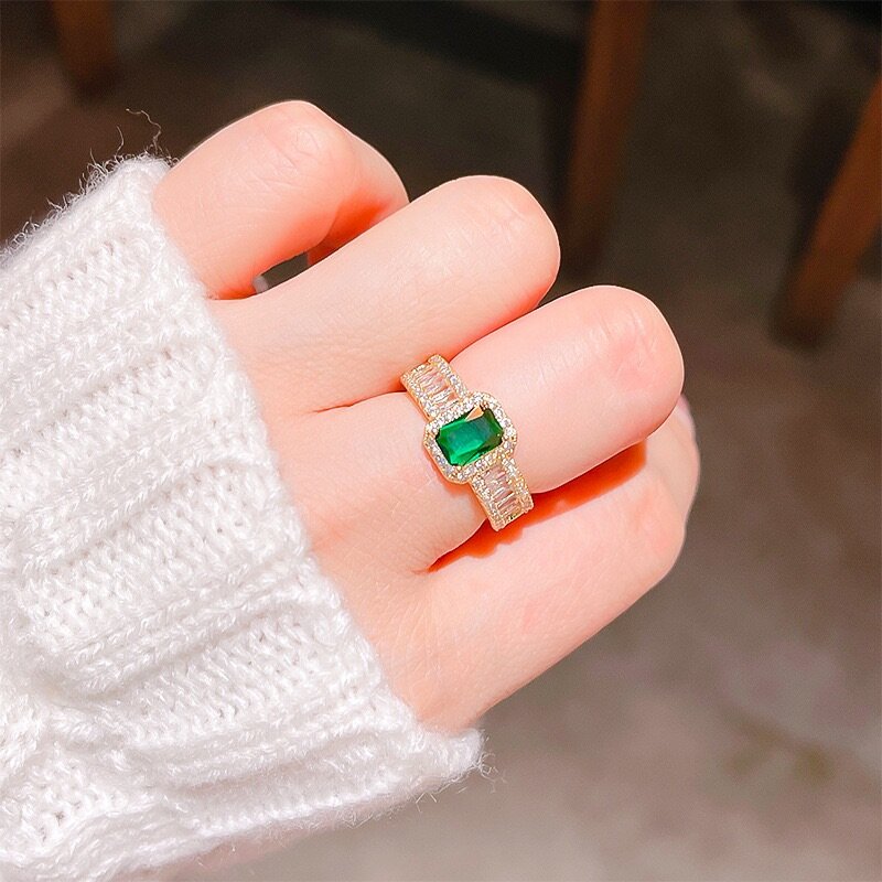 Emerald green ring