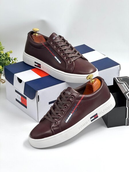 TOMMY HILFIGER COFFEE AND WHITE