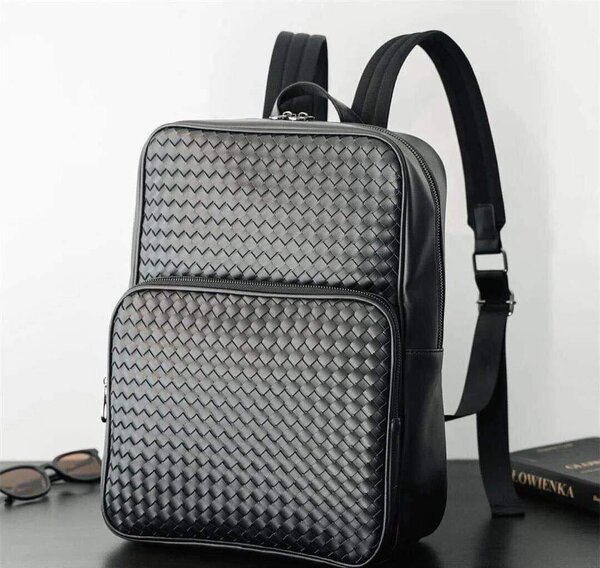 Sac à dos en cuir tressé élégant