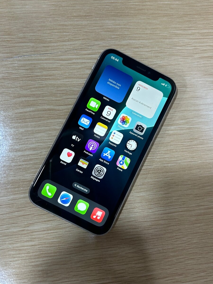 iPhone moderne blanc 64Go