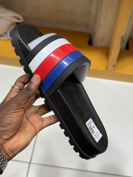 Claquettes tendance unisex