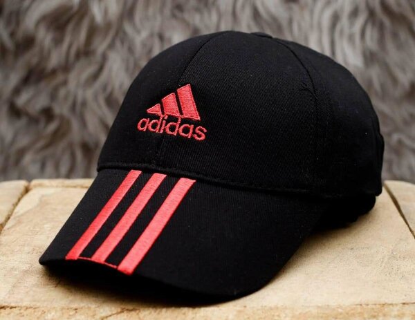 Casquettes noires tendance