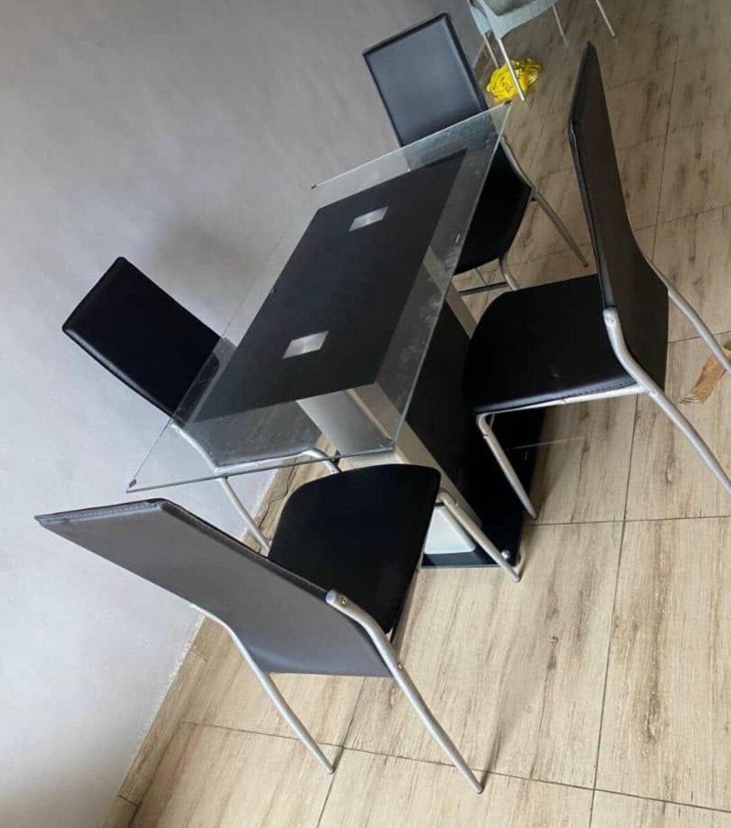 Table de salle à manger en verre