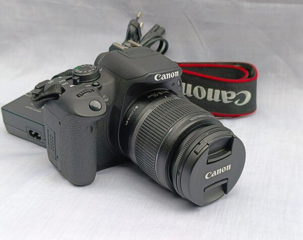 Canon EOS 700D Appareil Photo