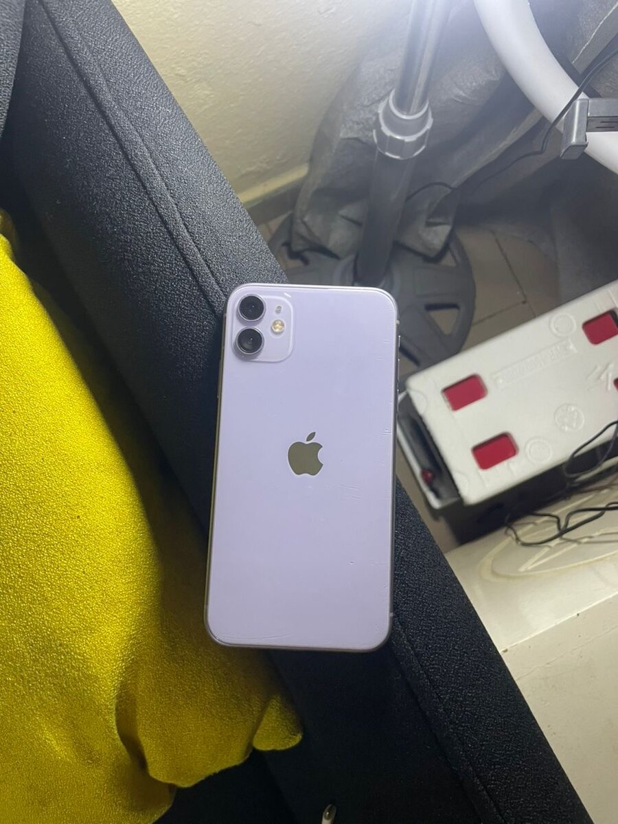 iPhone 11. 64Go Violet