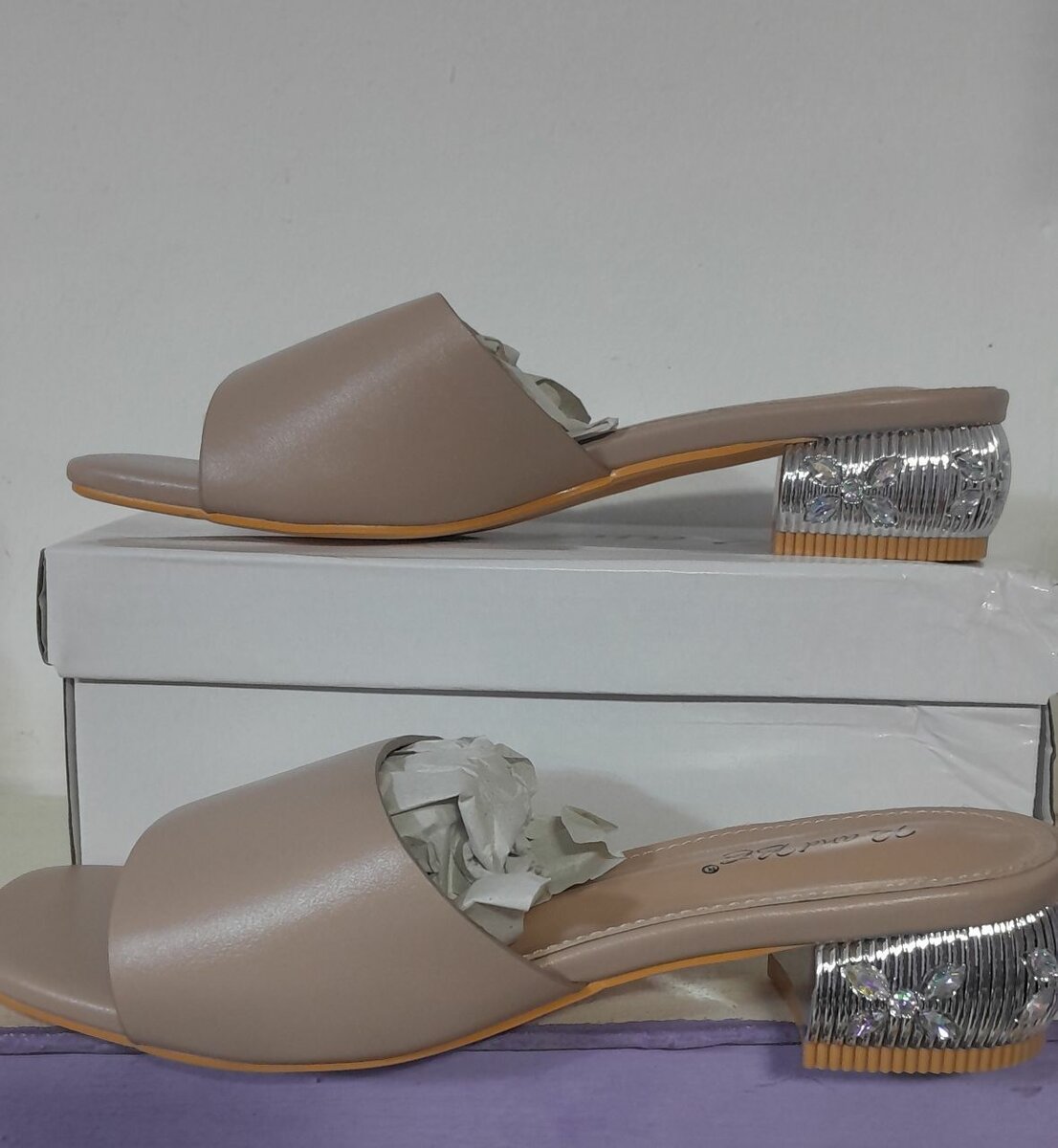 Sandales à talon argenté