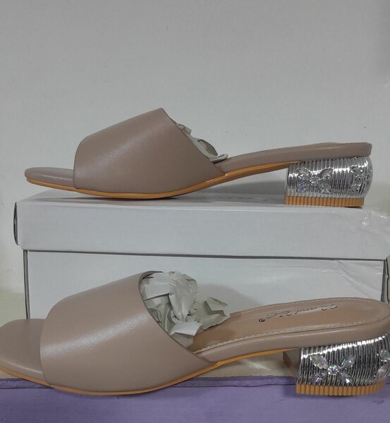 Sandales à talon argenté