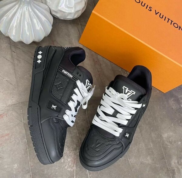 LOUIS VUITTON ALL BLACK