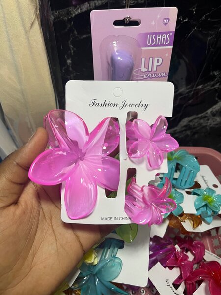 Pinces à cheveux fleuries élégantes