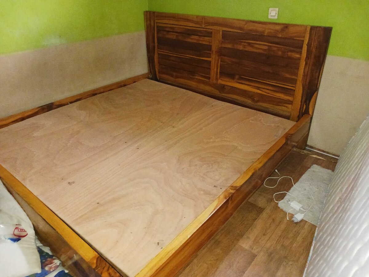 Cadre de lit en bois massif