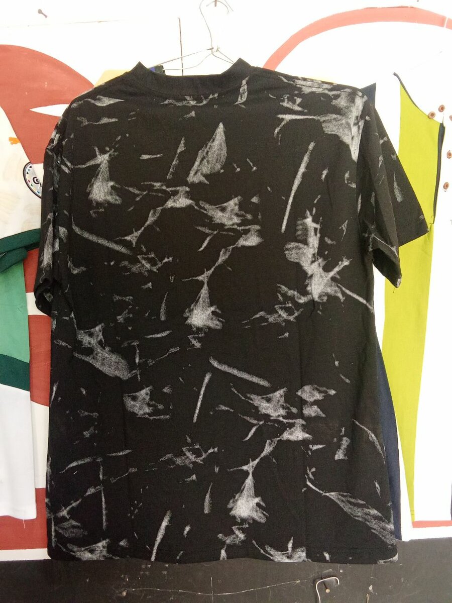 T-shirt noir graphique M