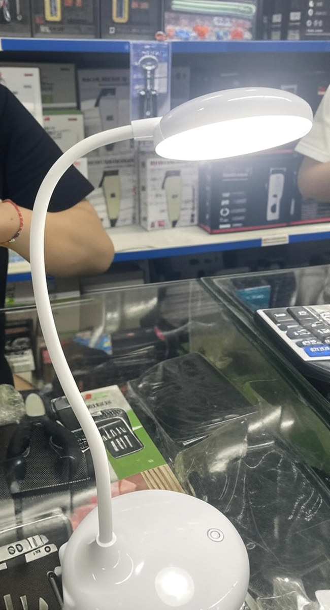 Lampe de bureau LED réglable