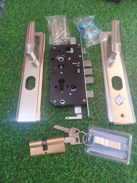 Security door lock