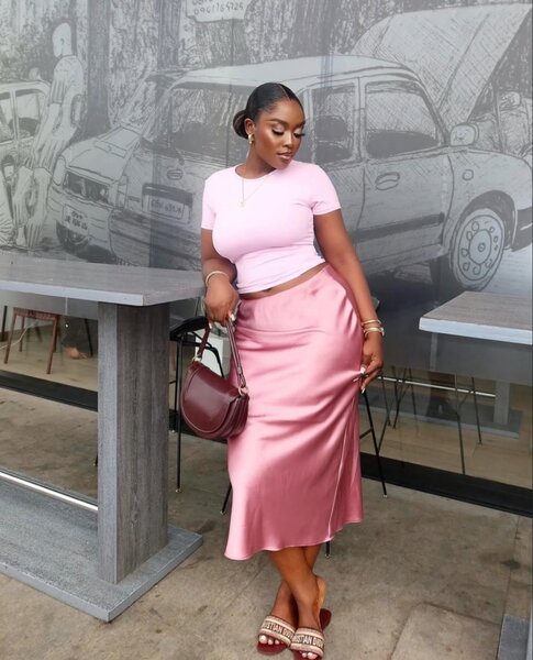 Jupe longue satin élégante