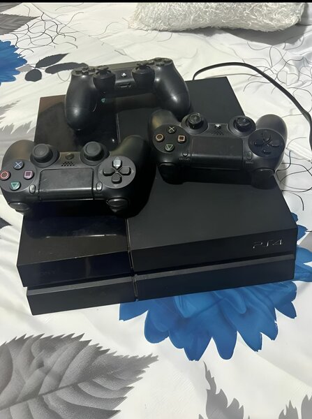 Console PS4 avec 3 Manettes