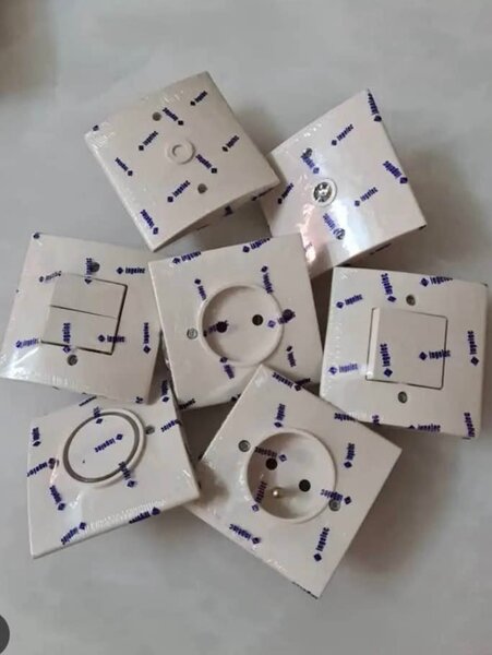 Plaques de prise électrique