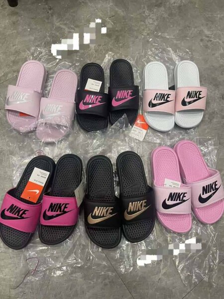Nike Benassi Slides