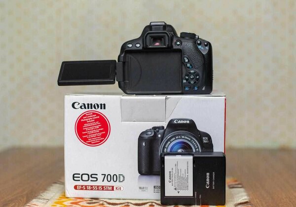 Canon EOS 700d