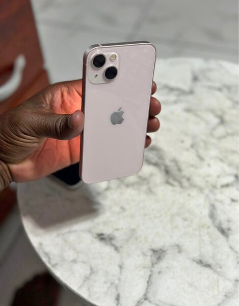 iPhone 13 rose