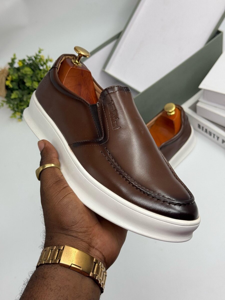 TIMBERLAND COFFEE AND WHITE