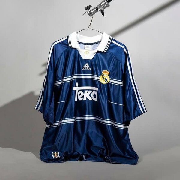 Maillot rétro de football bleu