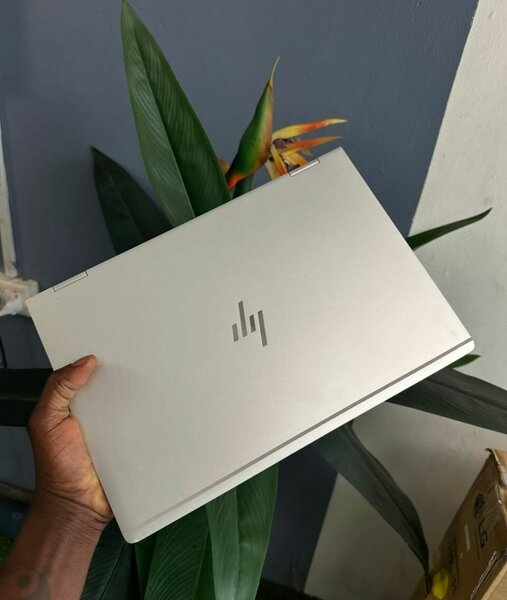 Core i5 7th Gen  Processor of 2.6Ghz 2.7Ghz  8gig RAM  256gi