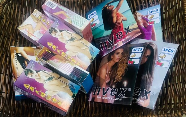 12 préservatifs + 6 lubrifiant