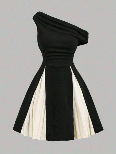 Robe Épaules Asymétriques