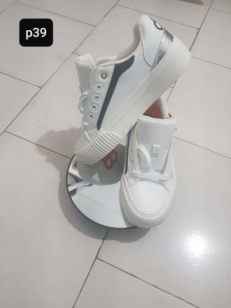 Baskets blanches élégantes