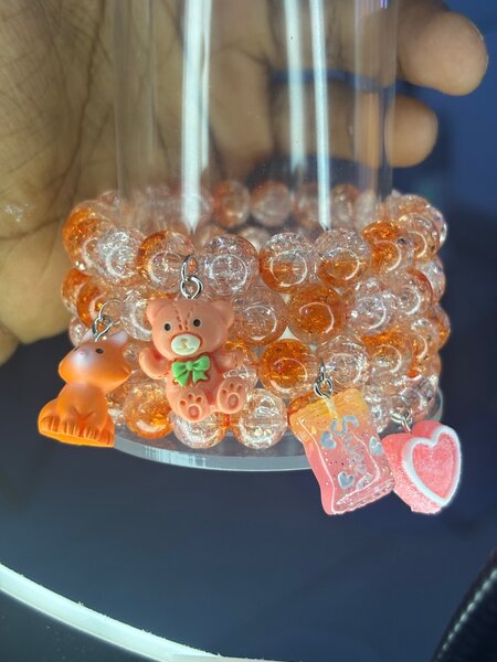 Bracelet perlé avec charms