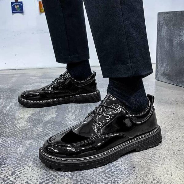 Chaussures cuir brillant