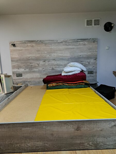 Продаю кровать ..в хорошем состоянии отдам за 15000с