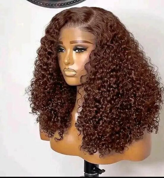 Perruque Bouclée Marron Chic