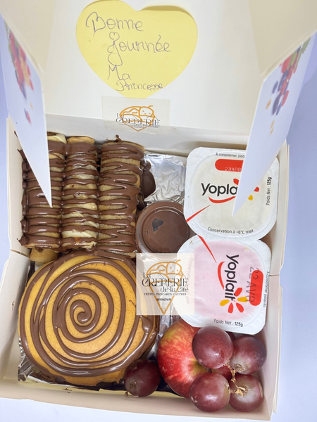 Box de crêpe sucré avec fruit