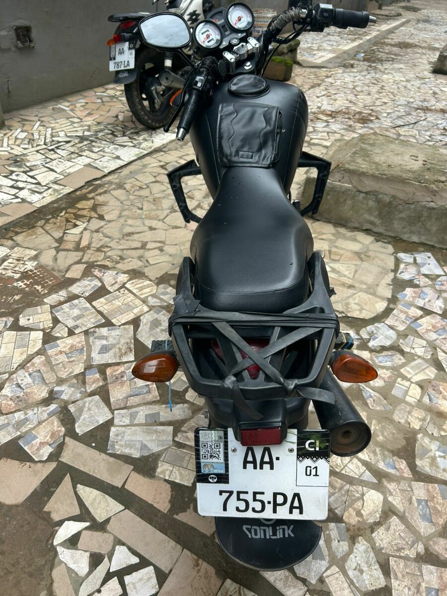 Moto aloba tout papier a jour