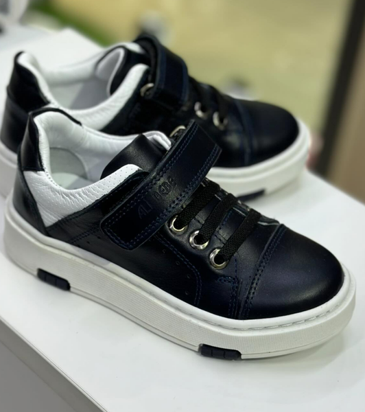 Ортопедические кеды из натуральной кожи снаружи и внутри