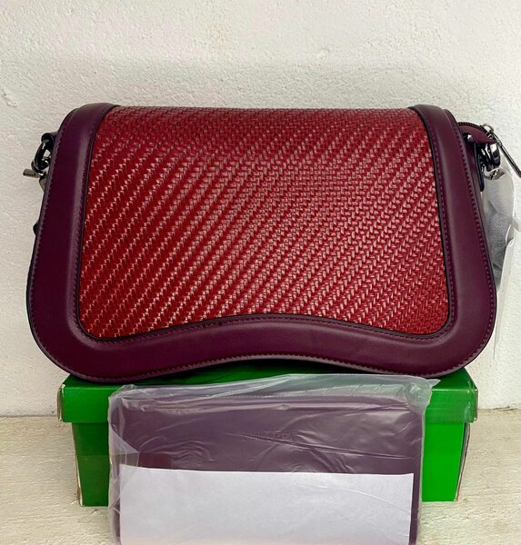 Sac à bandoulière en cuir tissé élégant