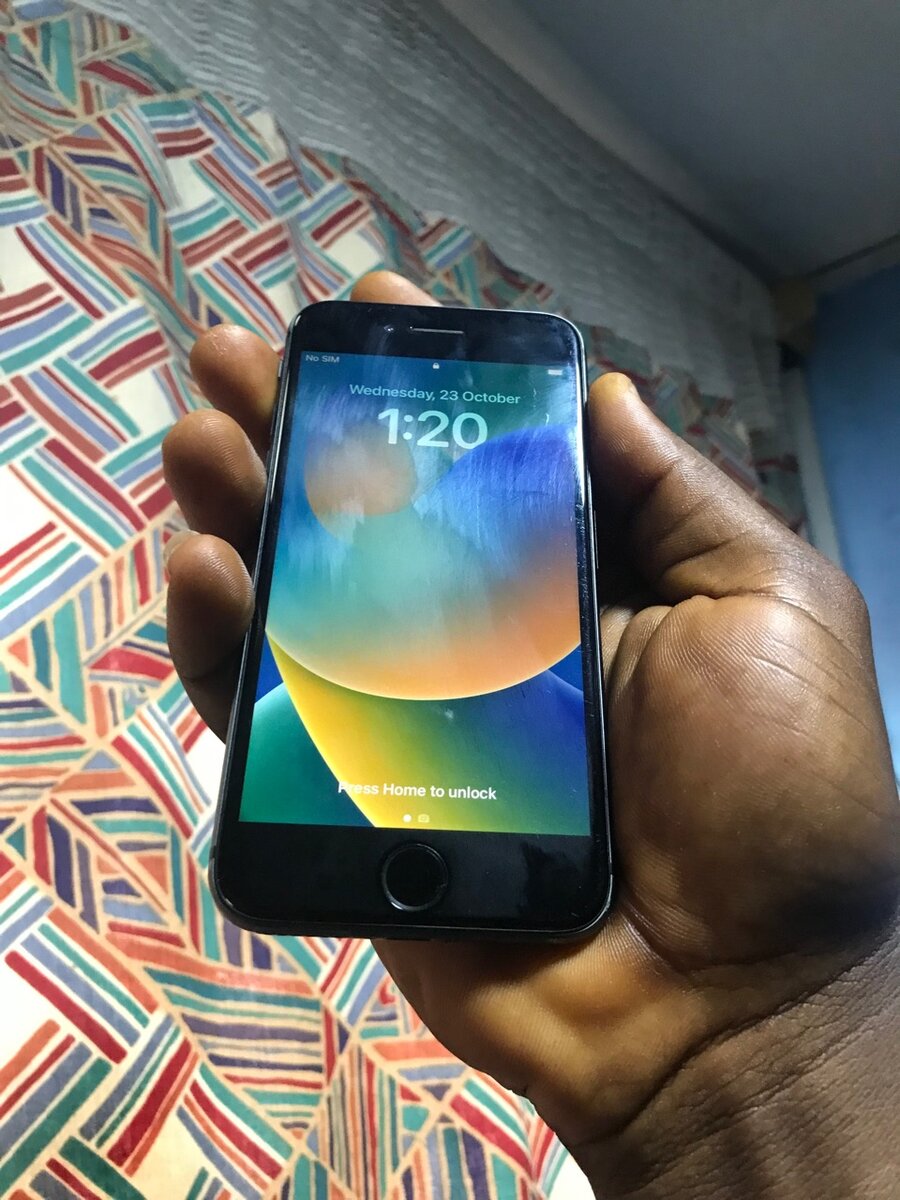 iPhone 8 64gig factory unlocked bh87%