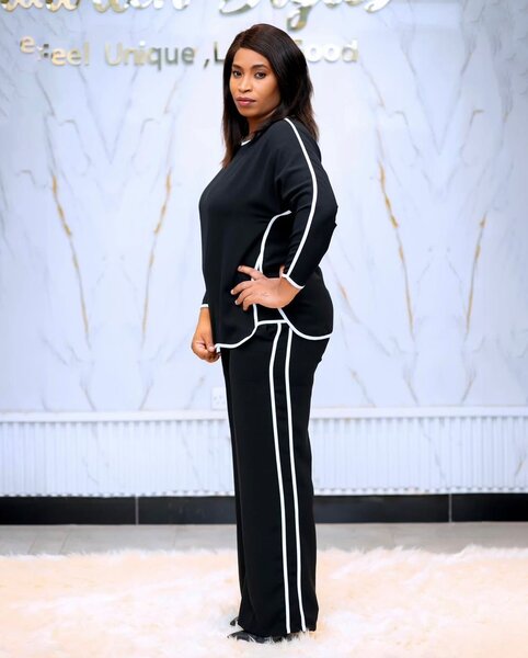 Ensemble confortable noir à rayures