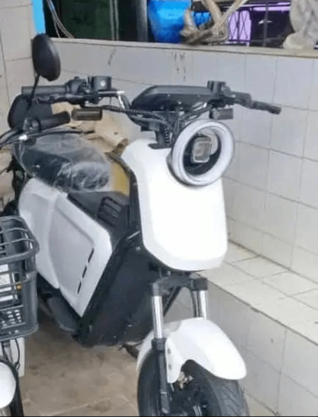 Scooter électrique urbain compact