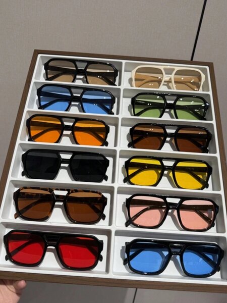 LUNETTES DE SOLEIL COLORÉES