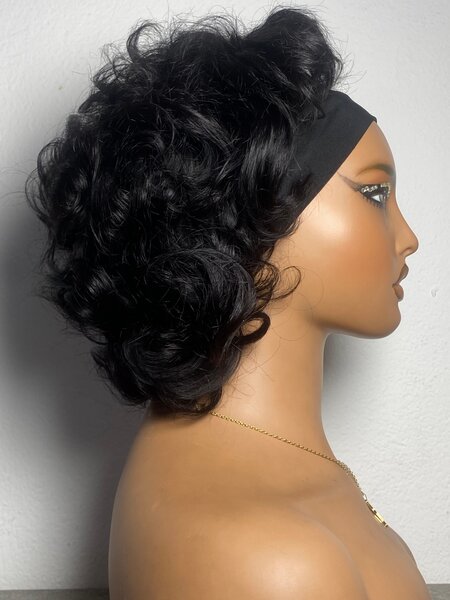 Perruque noire bouclée élégante